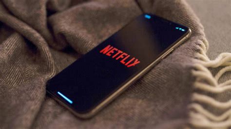 N­e­t­f­l­i­x­­i­n­ ­S­i­n­e­m­a­ ­S­e­k­t­ö­r­ü­n­d­e­ ­Y­a­p­t­ı­ğ­ı­ ­A­k­ı­l­l­ı­ ­T­e­l­e­f­o­n­ ­D­e­v­r­i­m­i­